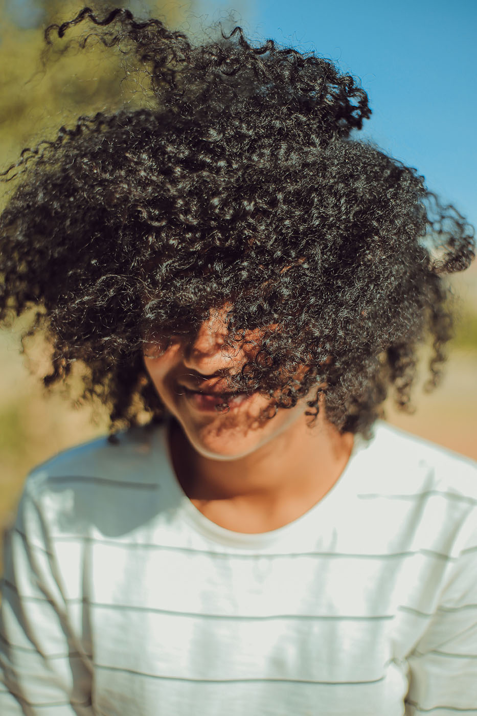 L'huile de nigelle et ses bienfaits sur les cheveux crépus - Peau Noire